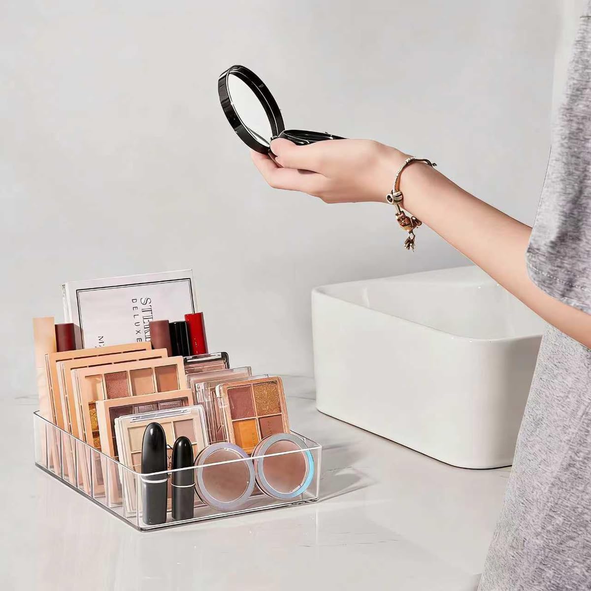 Clear Acrylic Makeup Palette Organizer with 7 Slots Storage