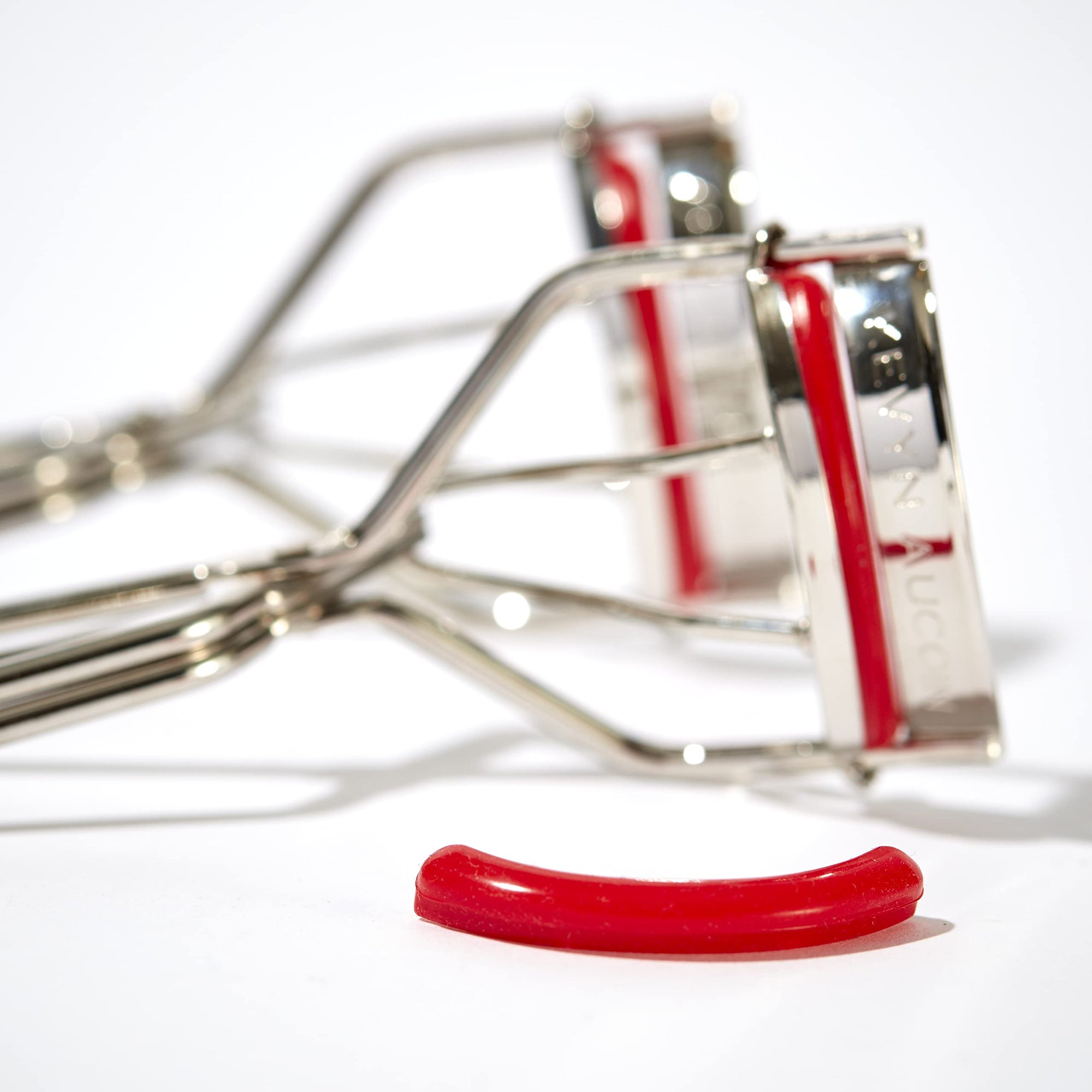 Wide Opening Stainless Steel Eyelash Curler with Red Cushions